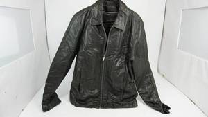 lot 88 image: Wilsons Thinsulate Black Leather Jacket - Size Medium