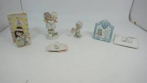 lot 115 image: Collectible Precious Moments Figurines