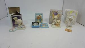 lot 116 image: Collectible Precious Moments Figurines