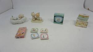 lot 117 image: Collectible Precious Moments Figurines