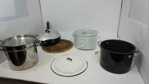 lot 135 image: Misc Housewares