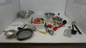 lot 136 image: Misc Kitchen Items