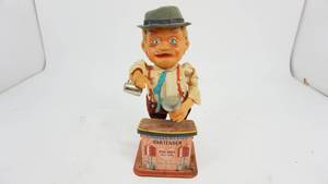 lot 143 image: Vintage 1950s Charley Weaver Bartender