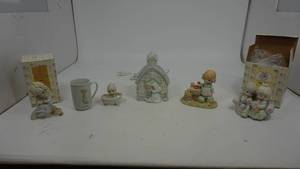 lot 195 image: Collectible Precious Moments Figurines