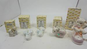 lot 203 image: Collectible Precious Moments Figurines