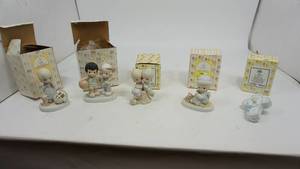 lot 204 image: Collectible Precious Moments Figurines