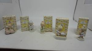 lot 207 image: Collectible Precious Moments Figurines