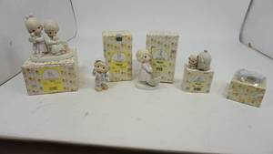 lot 208 image: Collectible Precious Moments Figurines