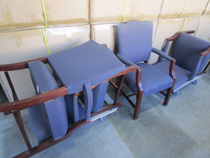 lot 107 image: PAOLI EXECUTIVE RECEPTION CHAIRS