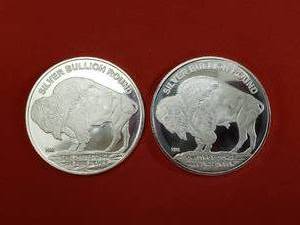 lot 14 image: 2- 2019 Buffalo Silver Bullion Rounds