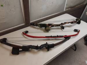 lot 26 image: 3-Vintage Compound Bows
