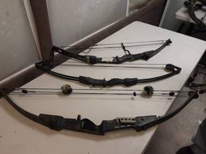 lot 27 image: 3-Vintage Compound Bows