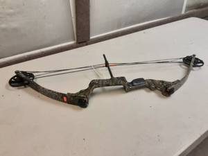 lot 35 image: Parker Buckshot Youth Compound Bow Left Handed