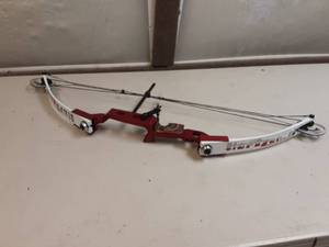 lot 38 image: Horizon Osprey XL Compound Bow Left Handed