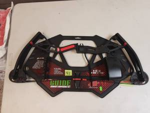 lot 41 image: PSE Junior Compound Bow Right Handed
