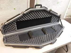lot 60 image: Hard Compound Bow Case