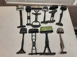 lot 64 image: 10 Arrow Quivers