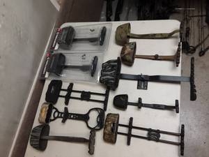 lot 65 image: 10 Arrow Quivers