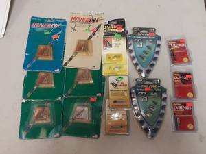 lot 121 image: Assorted New Replacement Broadhead Blades