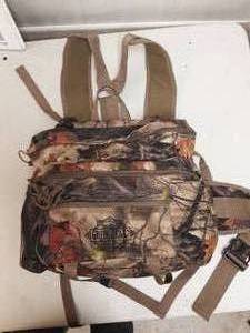lot 128 image: Guide Gear Back Pack