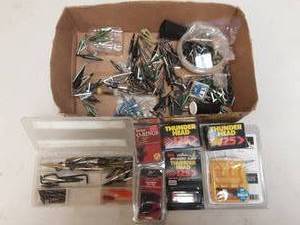 lot 137 image: Large Assortment Of Broadheads & Replacement Blades