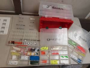 lot 154 image: Large Assortment Of Vanes With Organizers