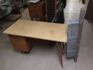 lot 190 image: Wooden Arrow Organizer Display