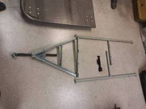 lot 198 image: Tow Bar Pieces