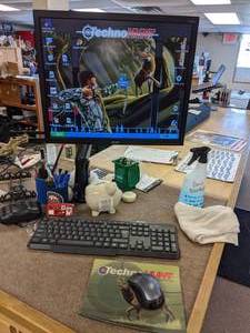lot 1 image: Techno Hunt Simulator - Epson Projector, 7x9 Screen, Patch Kits, Arrow Tips, Computer & Remotes