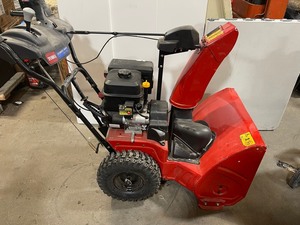 Toro Power Max 824 OE 24 in. 252cc Two-Stage Electric Start Gas Snow Blower In working conditions