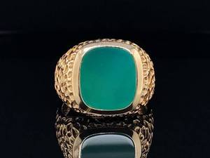 lot 88 image: Gentlemens Green Stone and Yellow Gold Nugget Styled Yellow Gold Ring $1,800 Retail