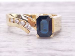 lot 20 image: Elegant Natural Blue Sapphire and Diamond Estate Ring in 14k Yellow Gold $3,750 Retail