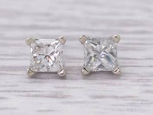 lot 9A image: Beautiful .72 Diamond Stud Estate Earrings in White 14k Gold $2,750 Retail