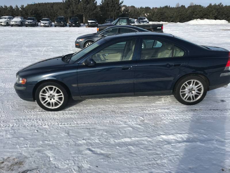 lot 2 image: 2002 Volvo S60 T5 SR