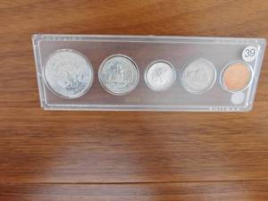 1964  High Grade 5 Coin Mint Set in Whitman Holder