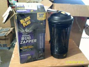 lot 4 image: black flag deluxe bug zapper 5500 v...