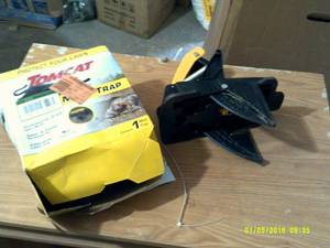 lot 7 image: tomcat mole trap ...