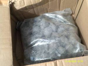 lot 27 image: 10lbs of black 1 in to 2 in rounded...