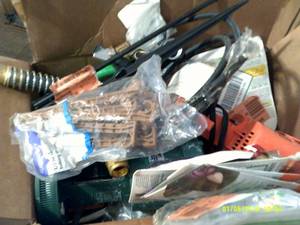lot 43 image: box of misc outdoor watering stuff ...