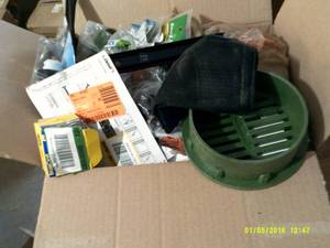 lot 52 image: box of outdoor misc ...