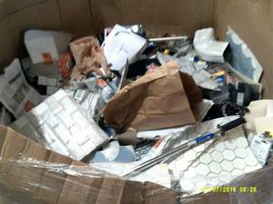 lot 94 image: lot of tile some broke some good lo...