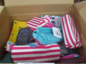 lot 152 image: box of binders and pencil pouches ...
