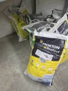 lot 193 image: 7 bags of softner salt ...