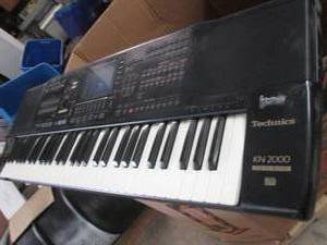 lot 213 image: technics kn2000 keyboard powers on ...