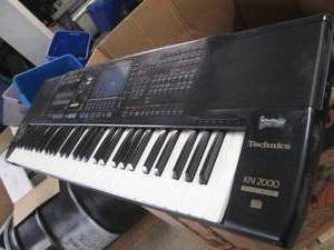 lot 214 image: technics kn2000 keyboard powers on ...