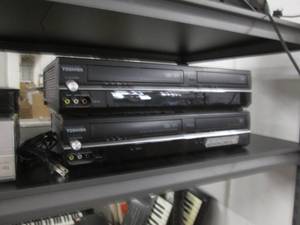 lot 220 image: 4 dvd and vhs players ...