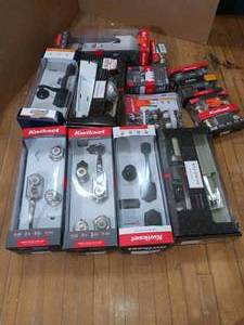lot 31 image: Mixed lot of Single door sets