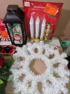 lot 68 image: Mixed lot of Christmas items