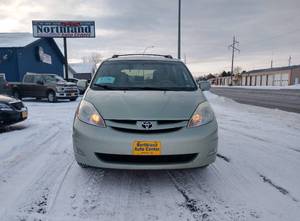 lot 2 image: 2006 Toyota Sienna