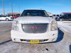 lot 6 image: 2008 GMC Yukon XL Denali